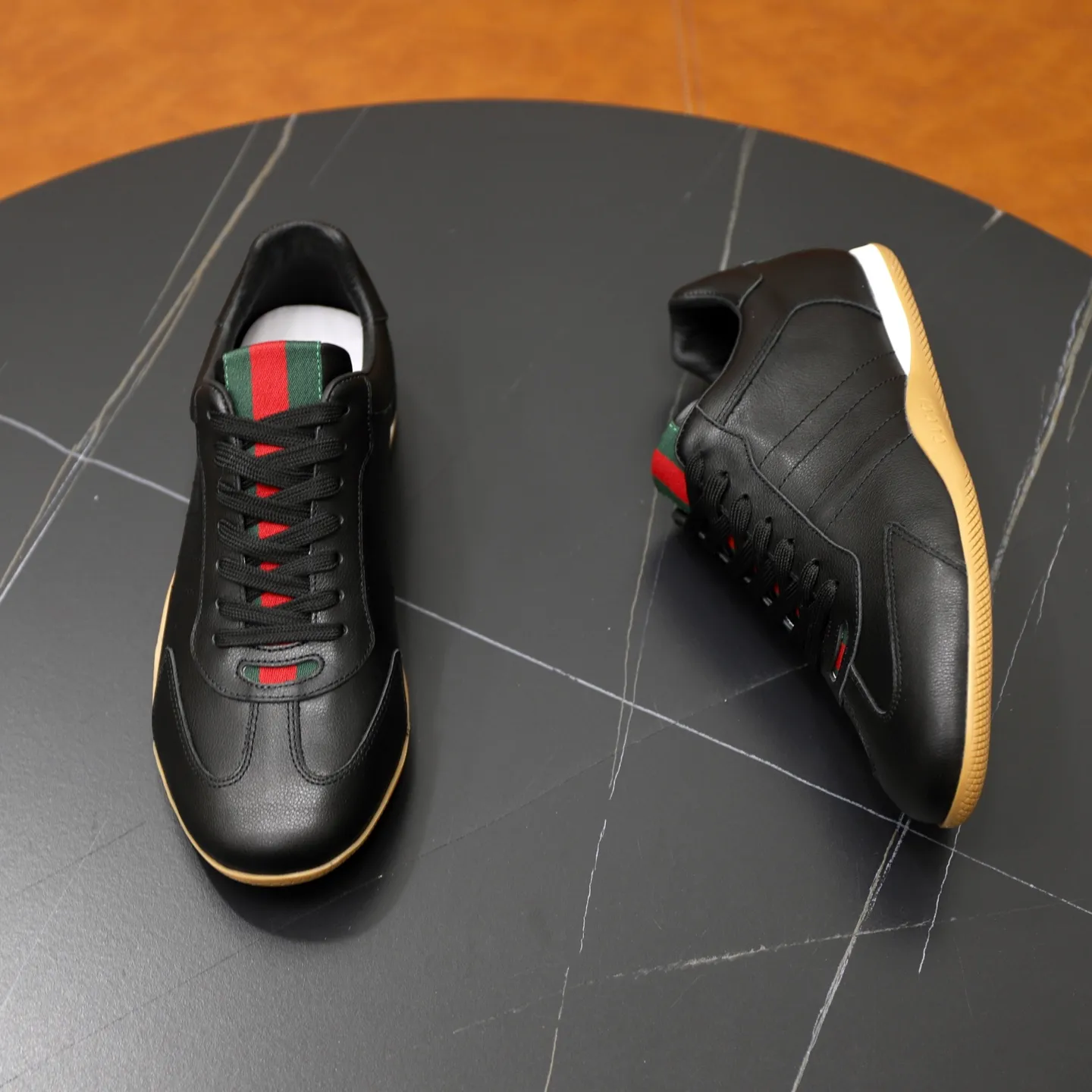 Ex-factory price: 462💰🙅‍♂️🙅‍♂️🙅‍♂️ Brand: Gucci GUCCi Standard code: 38-44 (45 customized) Grade: Same as the official website Material: Original cowhide surface Comfortable and breathable pigskin lining Lightweight and wear-resistant sports outsole Style category: Men's fashionable casual shoes Running sneakers Distinguished luxury brand elements Top luxury Color: actual picture color